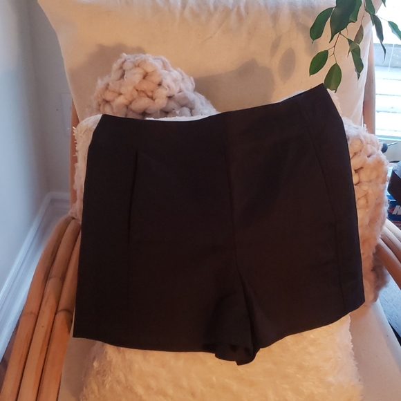▪︎Aritzia black babaton shorts ▪︎ - Picture 1 of 2